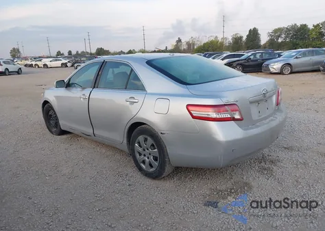 2011 Toyota Camry Le z USA, uszkodzony, nr VIN 4T1BF3EK7BU142257